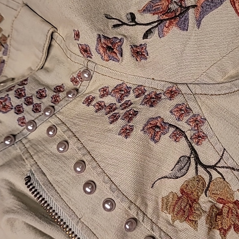 V Christina Floral Embroidered Moto Style Denim Jacket size M - Picture 3 of 6